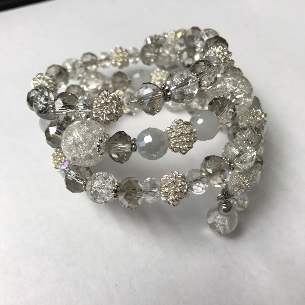 White & silver plated bracelet